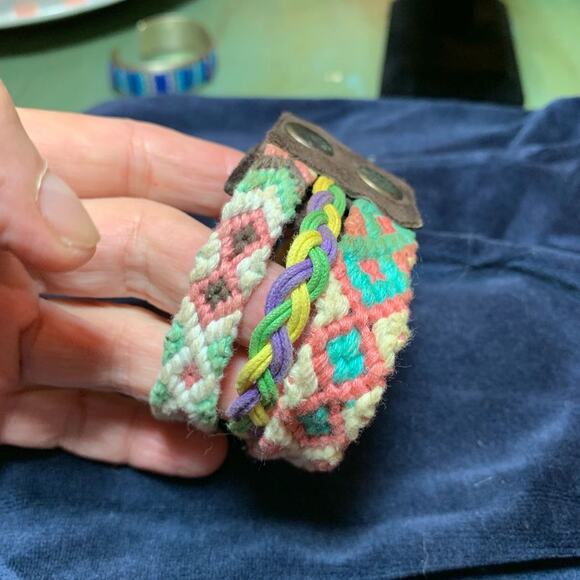 3 ASSORTED VTG WOVEN PERUVIAN TYPE BRACELETS - Picture 5 of 8